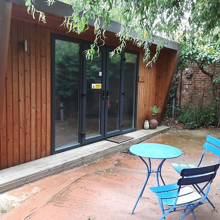 The Cabin Bed & Breakfast Flore Екстериор снимка