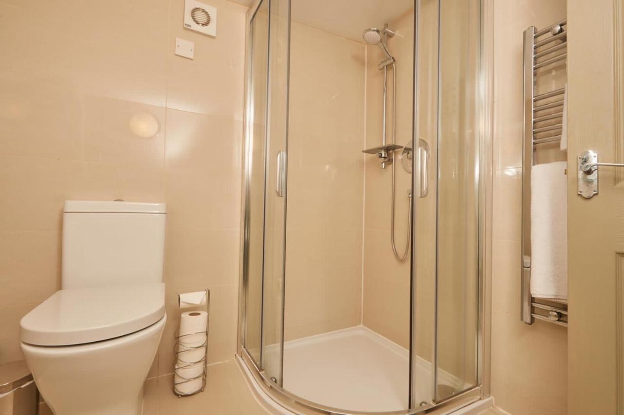 The Cabin Bed & Breakfast Flore Екстериор снимка