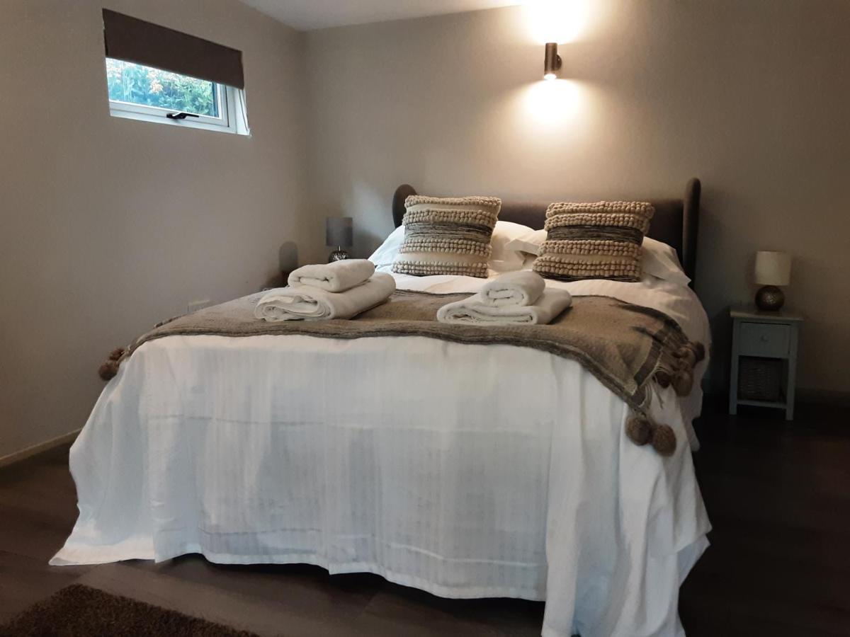 The Cabin Bed & Breakfast Flore Екстериор снимка