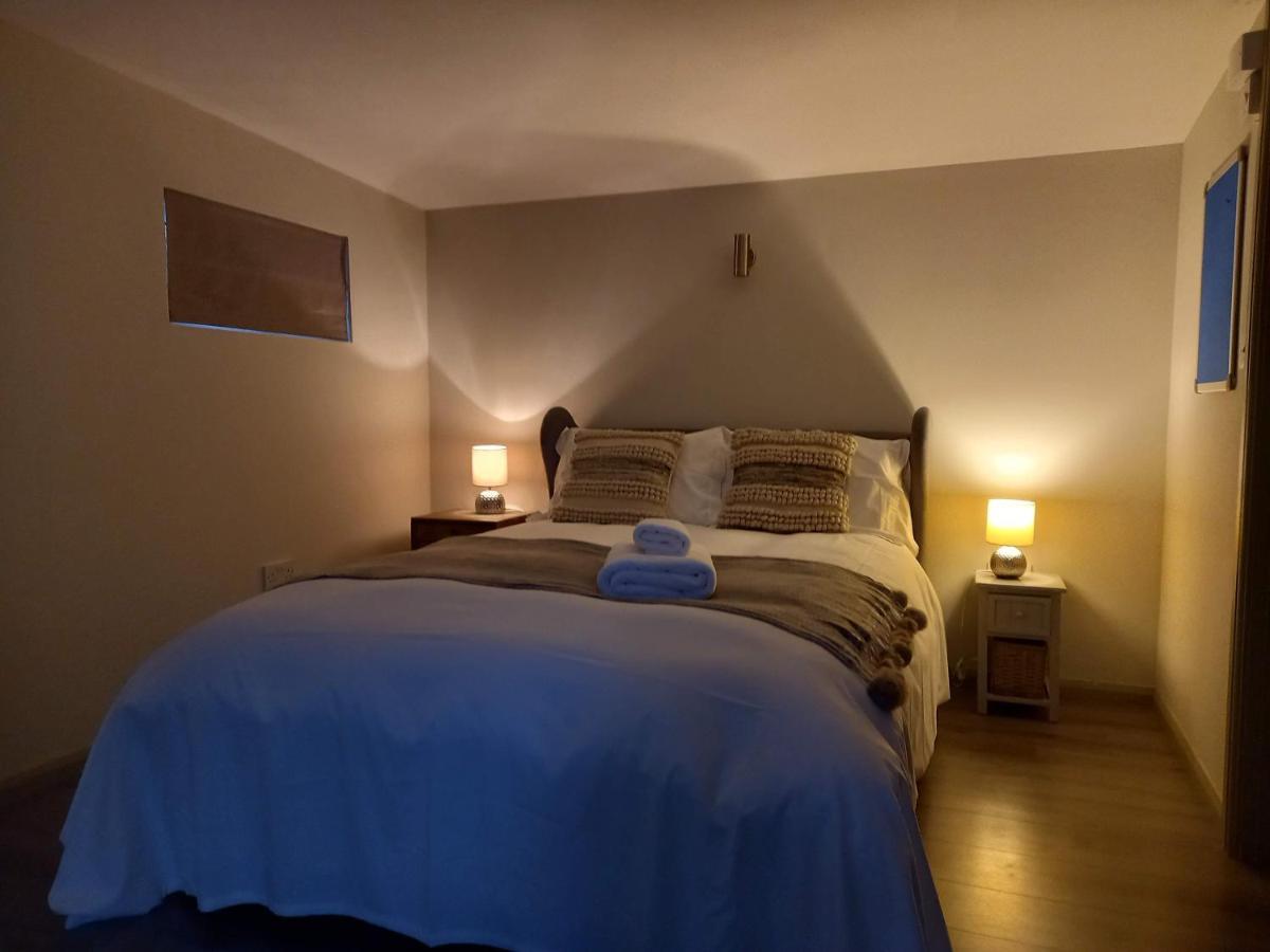 The Cabin Bed & Breakfast Flore Екстериор снимка