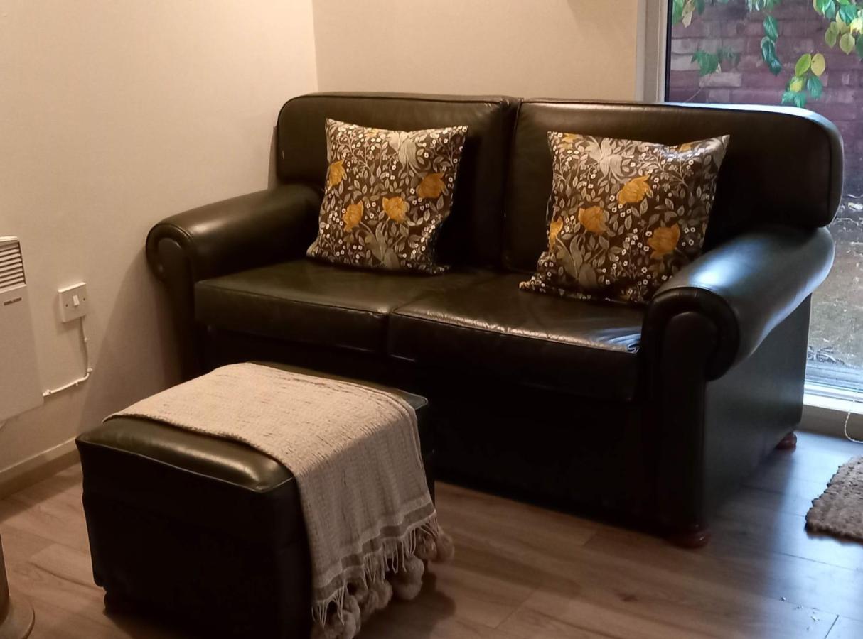 The Cabin Bed & Breakfast Flore Екстериор снимка